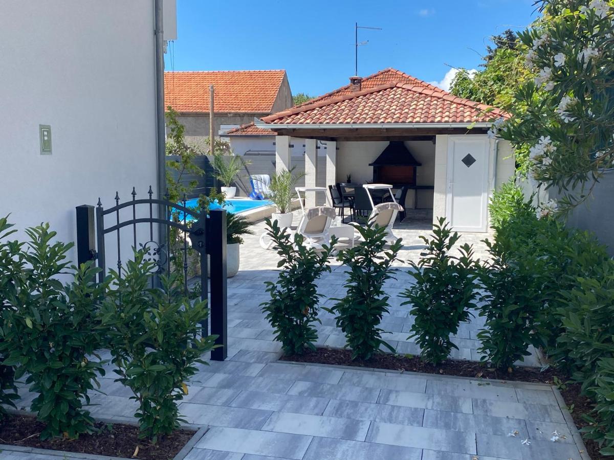 Breitling Apartments With Pool ビオグラード・ナ・モル エクステリア 写真