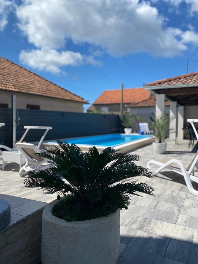 Breitling Apartments With Pool ビオグラード・ナ・モル エクステリア 写真