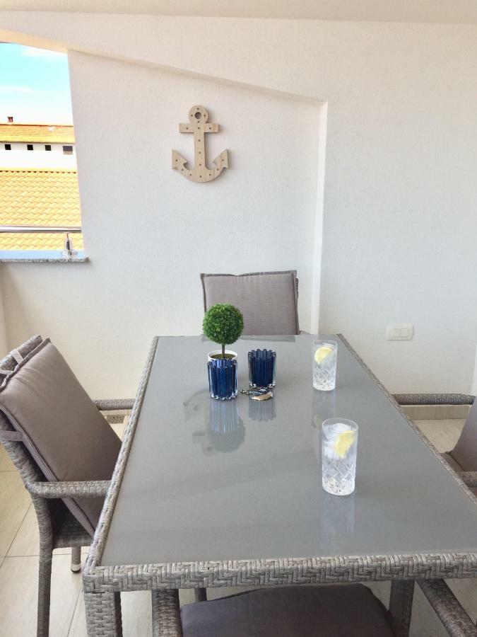 Breitling Apartments With Pool ビオグラード・ナ・モル エクステリア 写真